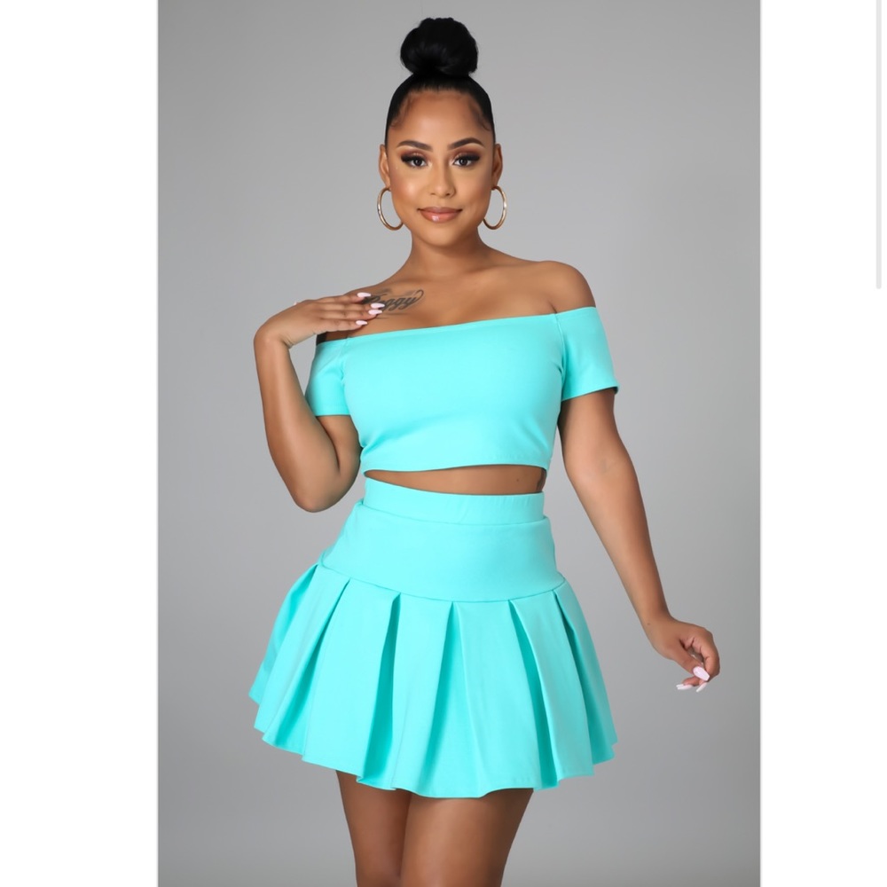 Pleated mini skirt set